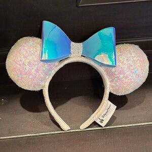 Disney Iridescent Minnie Mouse Ears with Blue Bow for Disney lover